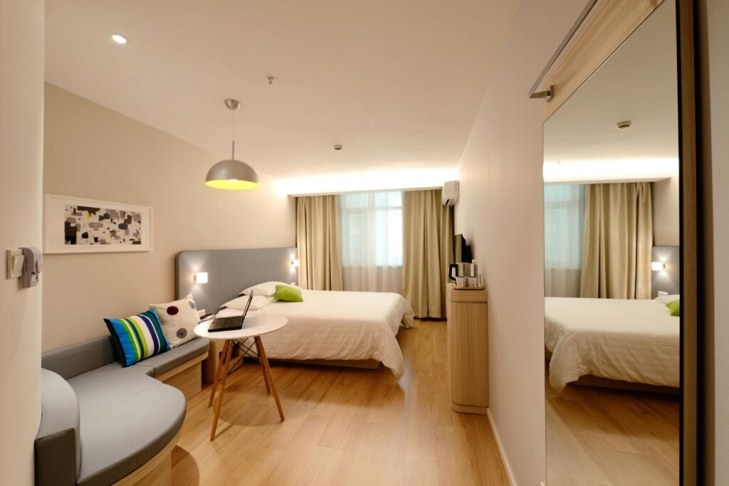 DSR 계산 완전 정리|2025년 10.15 이후, 내 대출 한도는 어떻게 달라질까 Spacious modern hotel room featuring cozy decor and neutral tones with natural light.